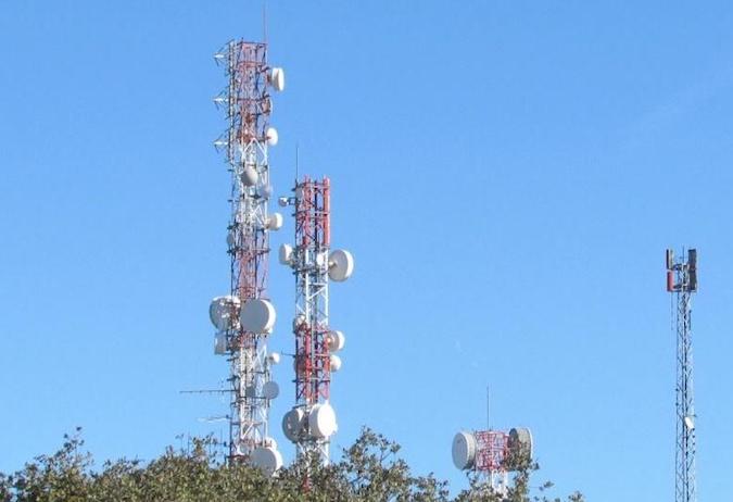 Microwave link antennae