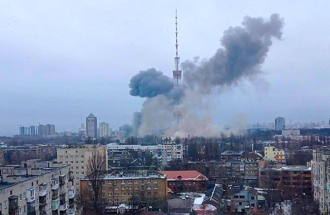 Russian bombardment of telecommunications antennas in Kiev