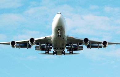 Boeing 747 on final approach to London Heathrow